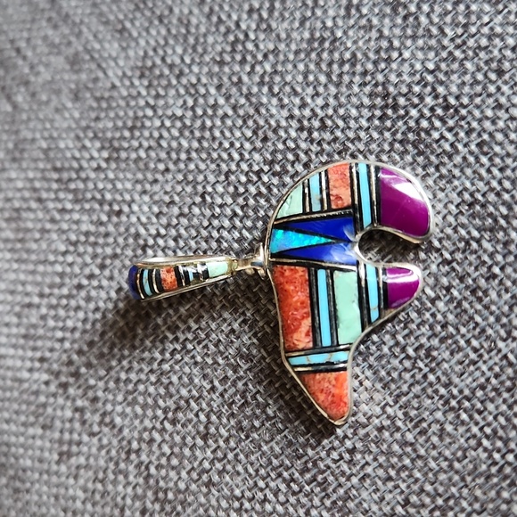 Amazing Vintage Native American Inlaid Bear Pendant 💙🐻💜 - Picture 2 of 16